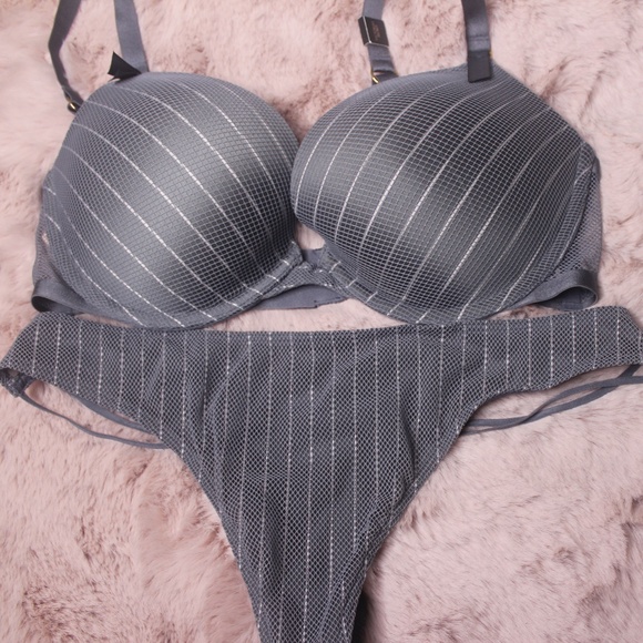 VICTORIA'S SECRET VERY SEXY STRIPED PUSH-UP BRA SET - Picture 1 of 3